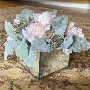 Mirrored flower center piece